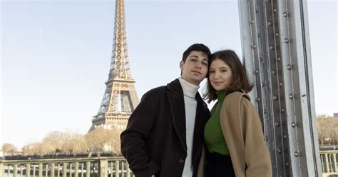 Privates Fotoshooting Im Eiffelgebiet Mit Einem Pariser Fotografen