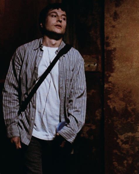 A rare still of Leigh Whannell as Adam Stanheight in Saw 映画 ホラー映画 ピーターズ