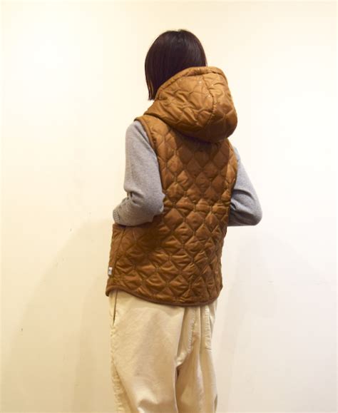 ARMEN PLAIN HEAT QUILT REVERSIBLE HIGH COLLAR HOODED VEST Narumi Trading