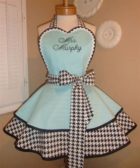 Houndstooth Womans Retro Apron Featuring Heart Shaped Bibcustom