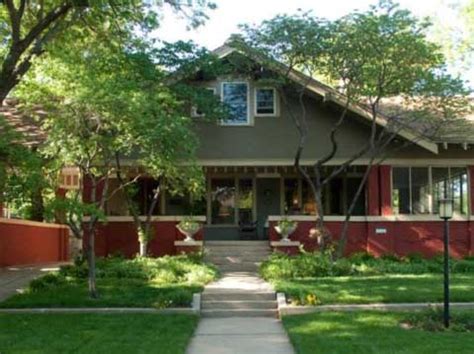 Inns for Sale with American Craftsman Architecture