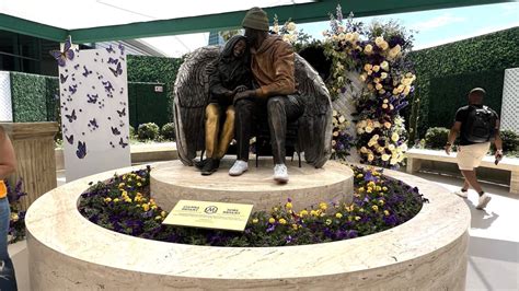 Lakers Unveil Statue Of Kobe Bryant And Daughter Nbc New York