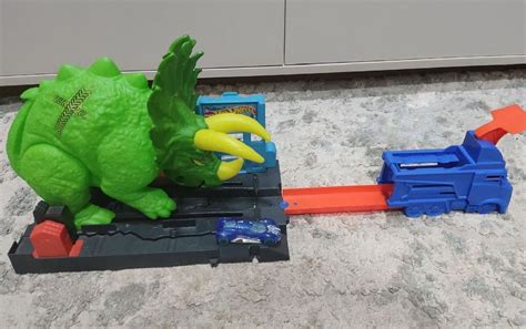Hot Wheels Pista Ataque de Triceratops Brinquedo para Bebês Hot Wheels Usado enjoei