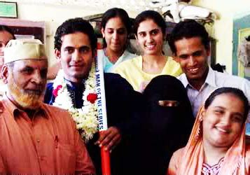 Cricket Bucket: Irfan Pathan and Yusuf Pathan with Family