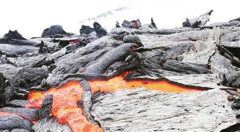 Vulkan Na Islandu Lava Se Podigla Visoko Stru Njaci Najavljuju