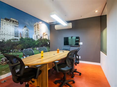 Sala de reunião em coworking e por que vale a pena reservar