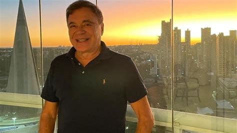 Jornalista lança biografia do ex senador Álvaro Dias tido como um