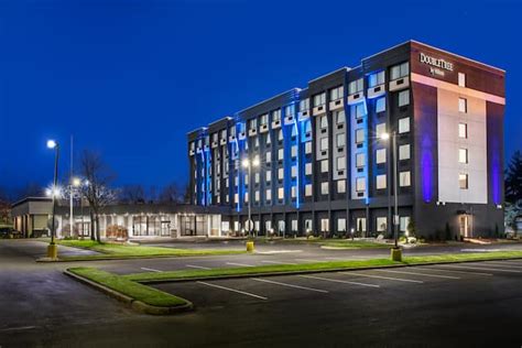 Doubletree Hotels In Tinton Falls Nj Find Hotels Hilton