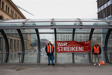 German Rail Union Drop Strike Plan After Court Challenge - Bloomberg