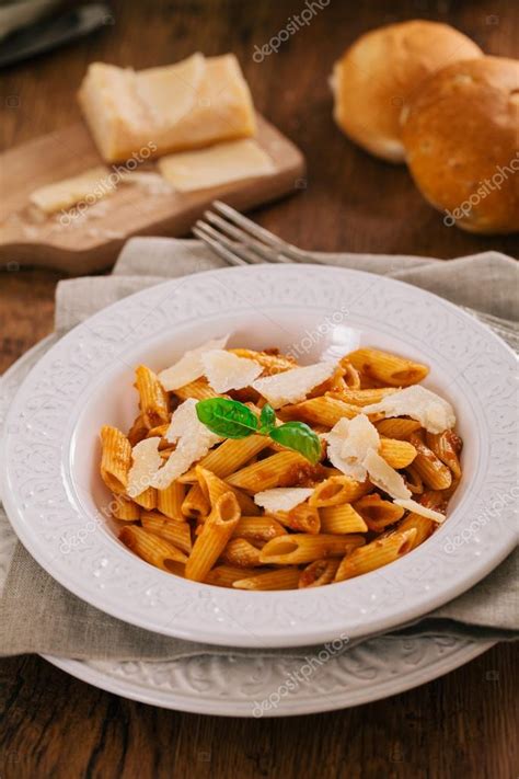 Вкусная паста Болоньезе . стоковое фото ©svariophoto 71221049