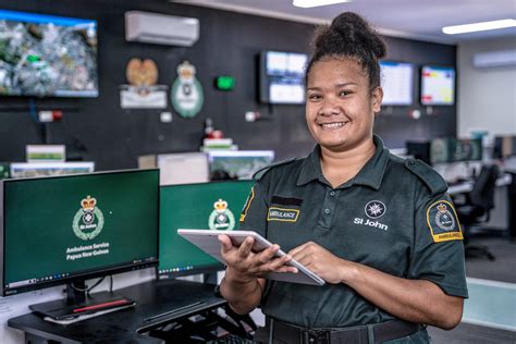 Calling an Ambulance - St John Ambulance PNG