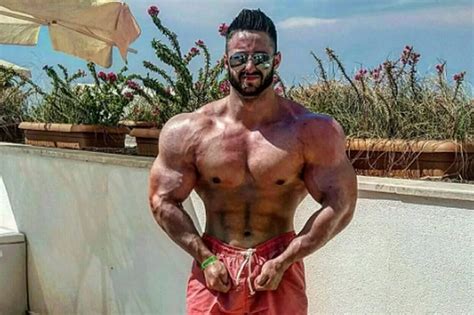 Im Not Photoshopped Bodybuilder Slams Critics Who Dont Believe