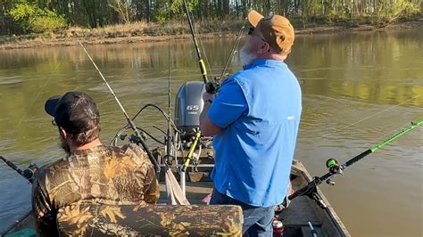 Spring River Catfishing Pre Spawn Blue And Channel Catfish Live