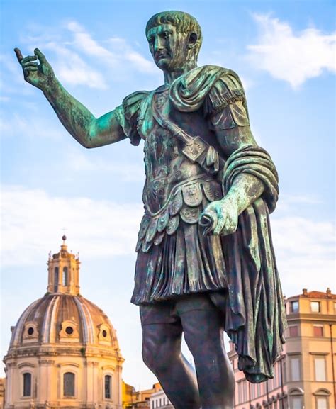 Italia roma circa agosto 2020 estatua del emperador césar hecha de