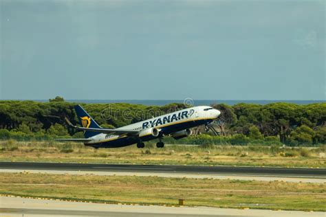 Ryanair Boeing B737 Barcelona Editorial Image Image Of Airline A320