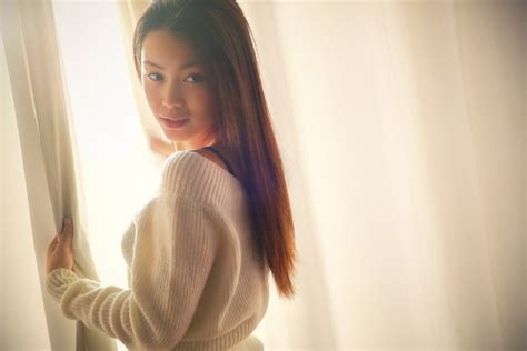 Wallpaper Women Model Looking At Viewer Sweater Brunette Asian