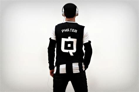 Biography — QUBE-MUSIC