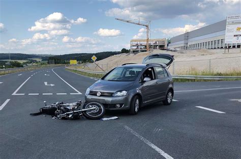 J Hriger Verletzt Autofahrerin Bersieht Motorrad Coburg Neue