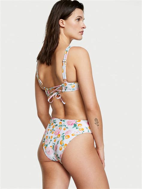 Hot Sexy Leah Babe Bikini Pics