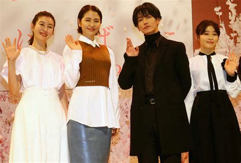 映画「四月になれば彼女は」の完成披露試写会に出席した（左から）ともさかりえ、長澤まさみ、佐藤健、森七菜 ― スポニチ Sponichi