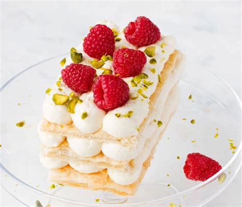 Mille Feuille Mit Himbeeren Und Gesalzenem Karamell