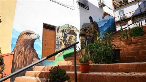 Ruta De Murales En El Barrio Del Almendral Un Oasis De Arte En Cada