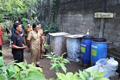 Kunjungi Pengolahan Sampah Organik Tong Komposter Di Desa Sibang Kaja