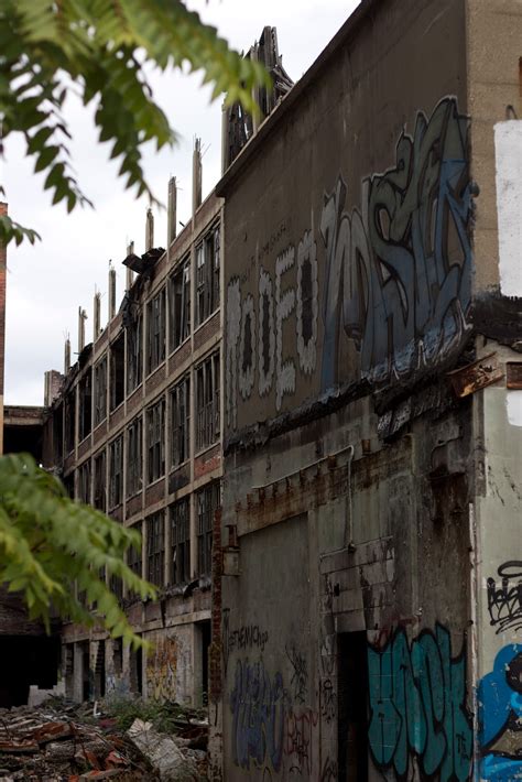 Detroit Graffiti Art: Packard Plant drone footage...