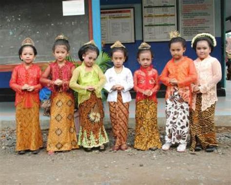 Kostum Karnaval Anak Unik Dalam Rangka Hut Kemerdekaan Topwisata