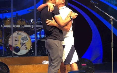 Artistas Protestam Contra Crivella Ap S Censura A Livro Imagem De Beijo Gay Quem Quem News