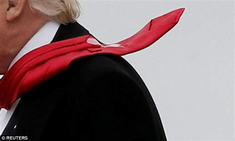 Donald Trump uses tape to keep his tie in place | Daily Mail Online