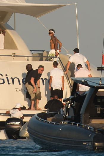 Neymar Adore Les Yachts Et Pas Les Moins Chers