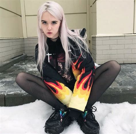 Pin by -ˏˋ𝒅𝒓𝒆𝒂𝒎. on ۵☾Girls | Alternative fashion, Gothic outfits ...