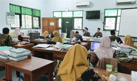 Rapat Pleno Kelulusan Siswa Kelas Xii Man Kediri