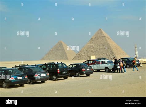 Passenger cars parked by pyramids in Giza Egypt Stock Photo - Alamy