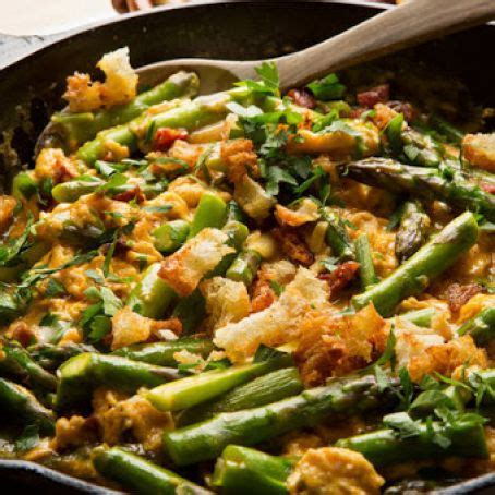 Spanish Asparagus Revuelto Recipe - (4/5)