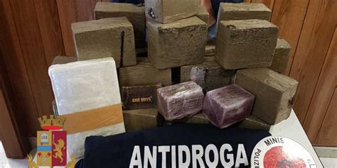 Fermato Con 24 Chili Di Hashish Corriere Della Droga Arrestato Al