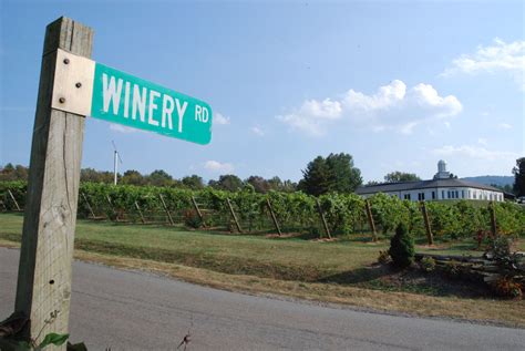 Local winery guide: Where to tour and taste this fall | WTOP