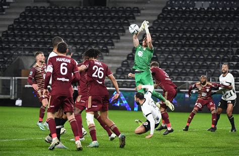 Sports Football Ligue A Angers L Ac Ajaccio S Croule Une