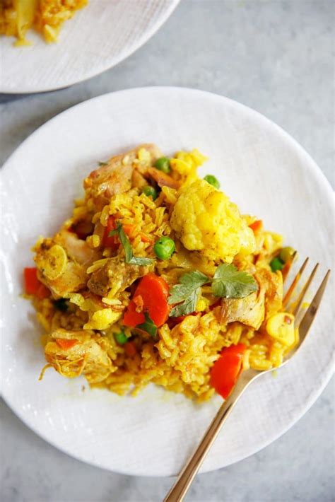 One Pot Turmeric Chicken And Rice Lexi S Clean Kitchen