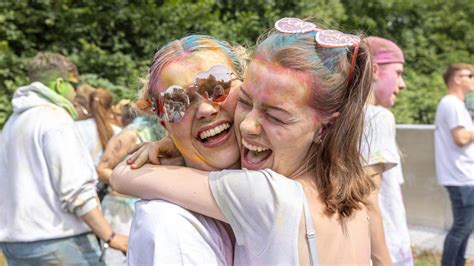 Holi Farbrausch 2024 Georgsmarienhütte schönsten Bilder NOZ