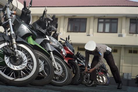 Puluhan Motor Terjaring Razia Balap Liar Di Mojokerto