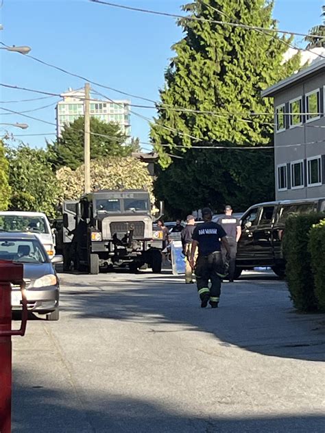 3 loud popping noises? : r/vancouver