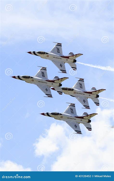 Thunderbird Jets in Vertical Picture Editorial Photography - Image of 11001004, bomber: 43120452