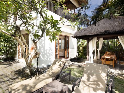 bedroom private pool villa plataran indonesia