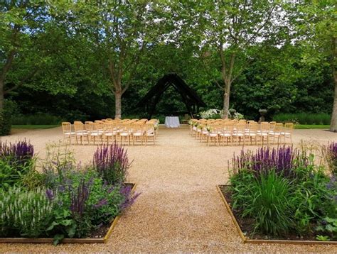 Bury Court Barn Wedding Venue Lower Froyle Hampshire Hitched Co Uk