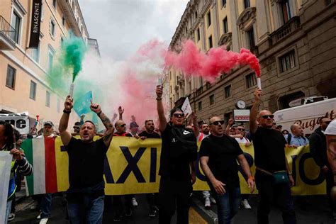 Sciopero Nazionale Dei Taxi Auto Pubbliche Ferme Dalle 8 Alle 22