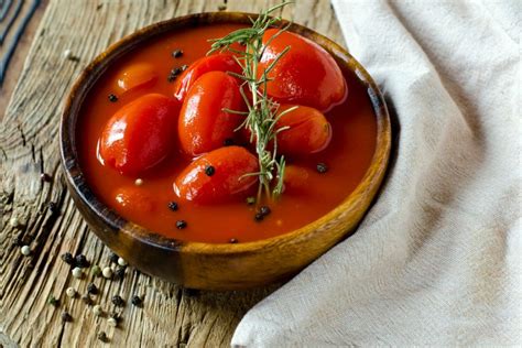 Томаты в собственном соку на зиму – простой и вкусный рецепт, как ...