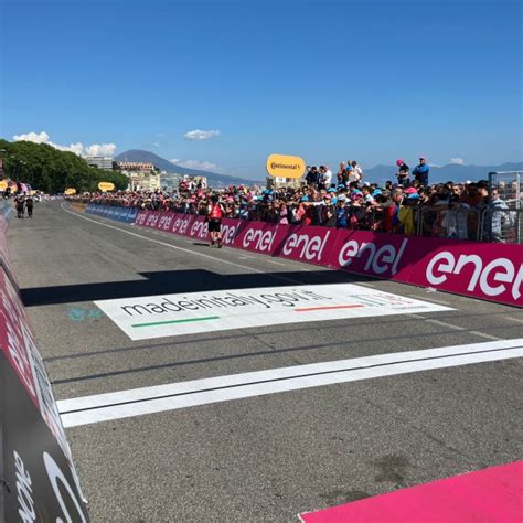 Giro Ditalia A Napoli Vince Lolandese Kooj Rtl