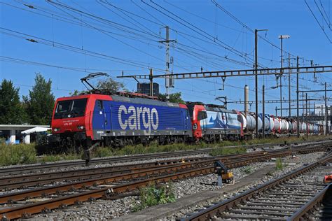 SBB Cargo Re 474 009 und Re 474 005 mit einem Güterzug am 14 4 20